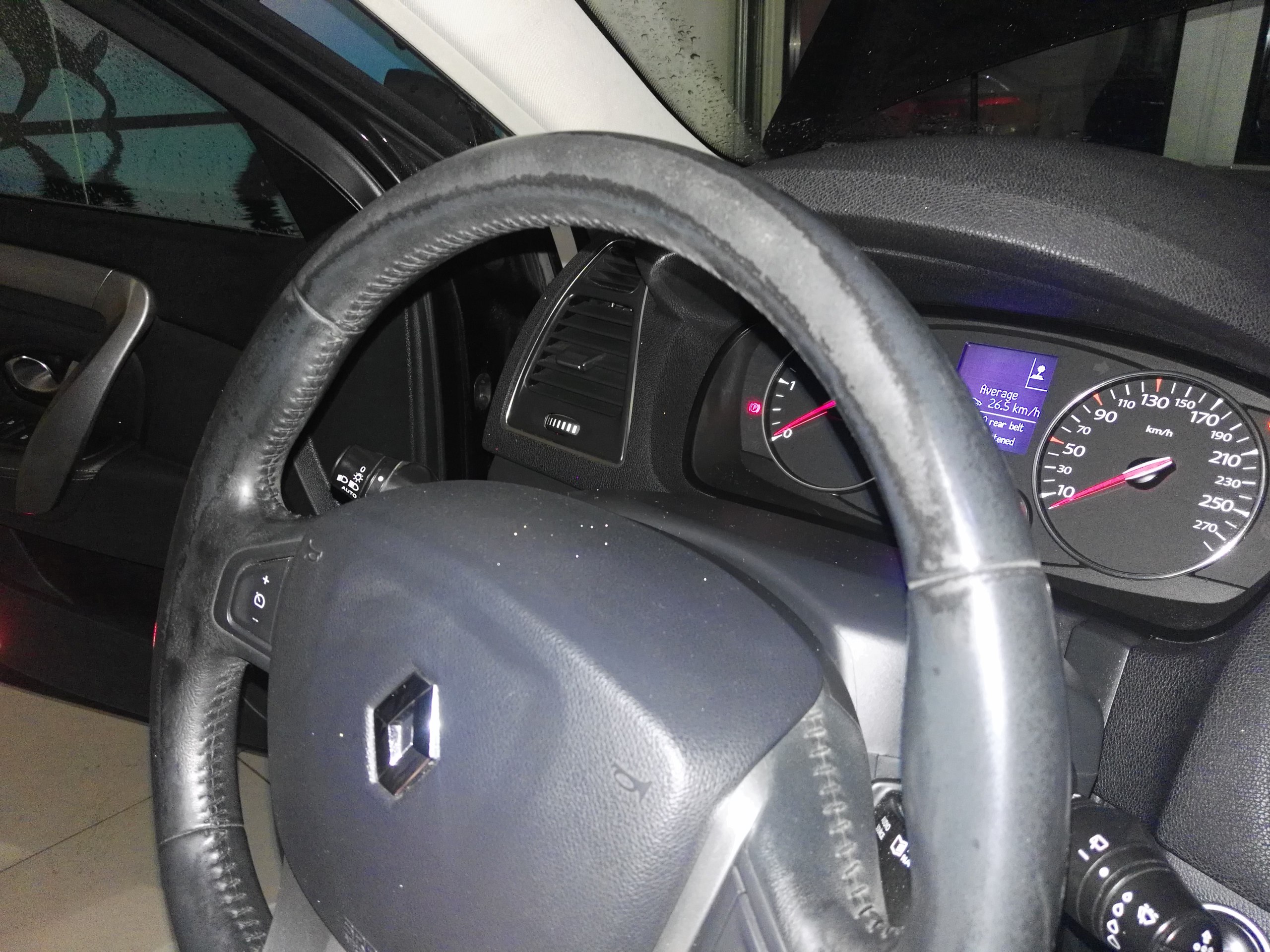 Пригнанный Renault Laguna с небольшим пробегом.